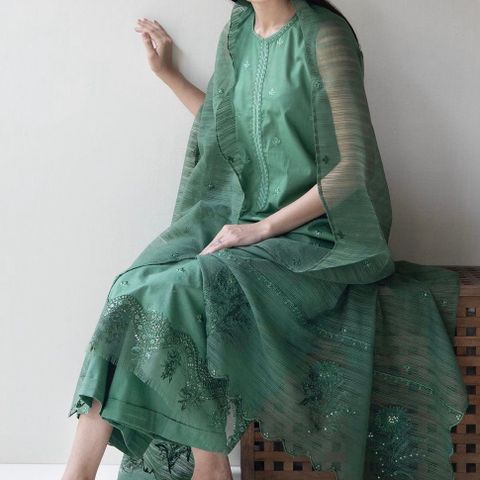 Indian/Pakistani brand new green 3pcs dress with sleeves