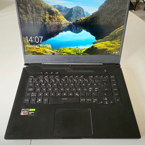 Asus ROG Zephyrus G GA502 laptop selges