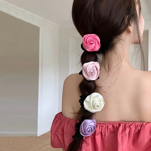 4 hårstrikk med rose i sateng i dus rosa, kremhvit, lilla & ferskenrosa