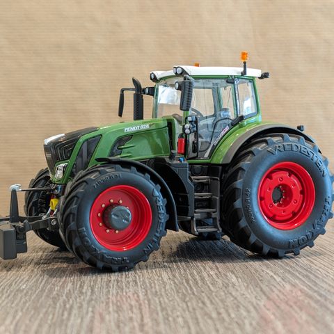 Fendt 828 Vario S4 Eksklusiv fra Wiking i skala 1/32 (1:32). Modelltraktor