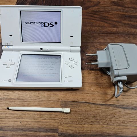 Hvit Nintendo DSi med lader og Penn, Mulig å kjøpe spill og tilbehør