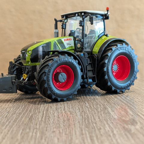 Claas Axion 950 Eksklusiv fra Wiking i skala 1/32 (1:32). Diecast modelltraktor