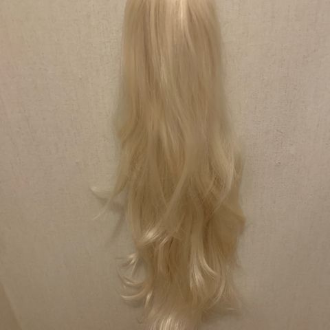 Biya Hair Elements. Just like Human Hair. ca. 70 cm.   i bra stand..