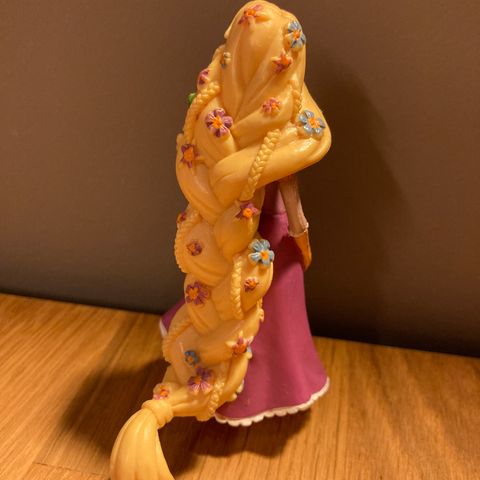 Rapunzel - enten som kaketopp eller liten figur i samlingen