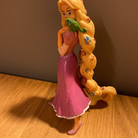 Rapunzel - enten som kaketopp eller liten figur i samlingen