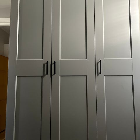 Døren IKEA mørk grå + svart handel