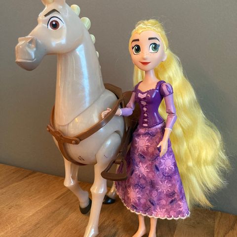 Rapunzel og Maximus🌸