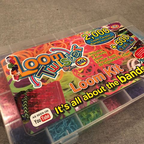 Loom Kit - lag armbånd og pynt av gummistrikk!