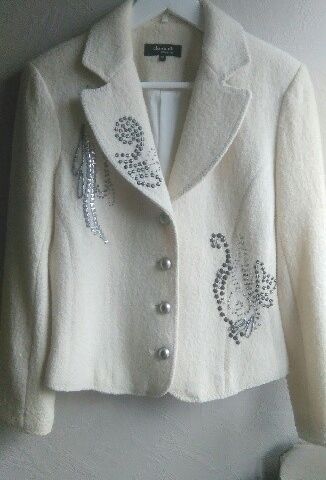 Perfekt off-white dame jakke / blazer for våren i ull fra Claire dk. str. 38