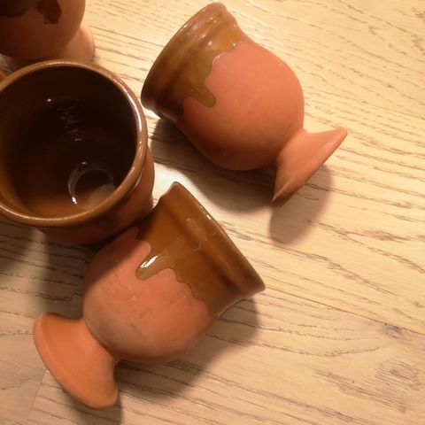 Krus i keramikk