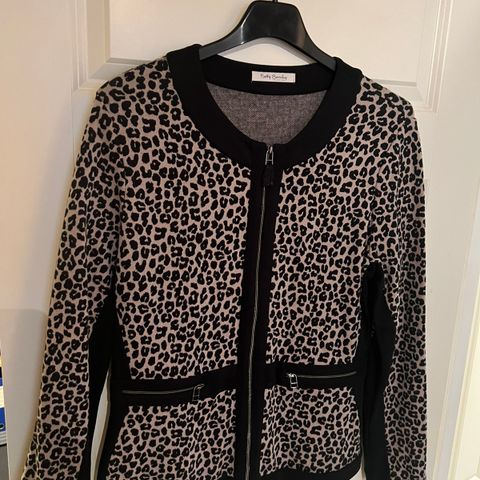 Jakke i leopardprint fra Betty Barclay, str. 42