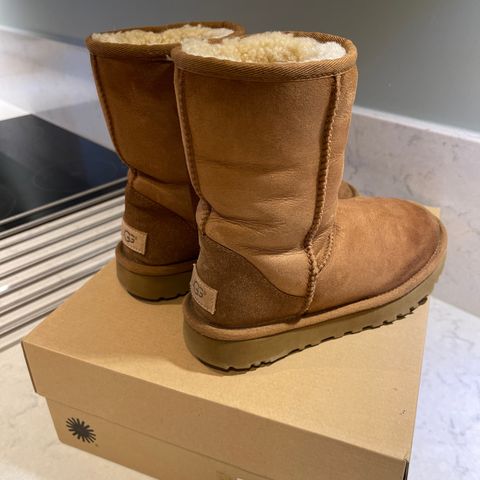 Uggs classic chestnut