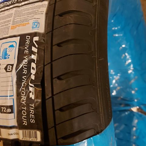 235/75R15 Hvitstripe dekk