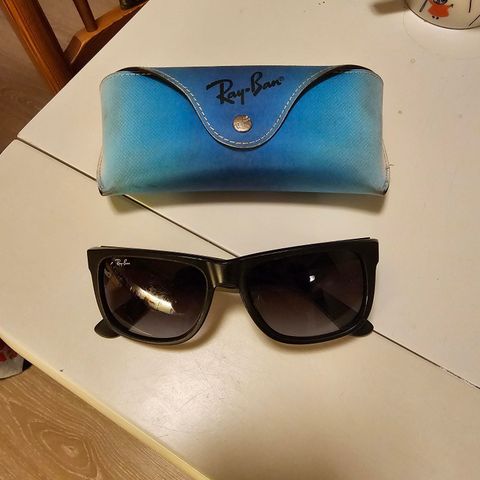 Ray-Ban