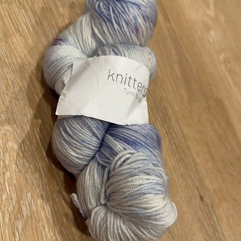 Håndfarget garn fra Knittersbox