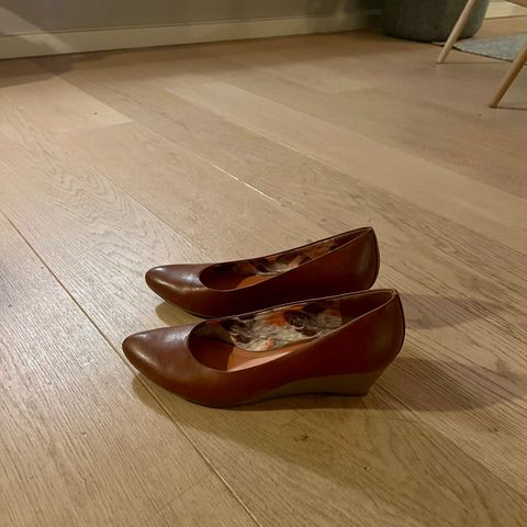 Superfine brune sko med kilehæl fra Marco Tozzi str 38 - ubrukt