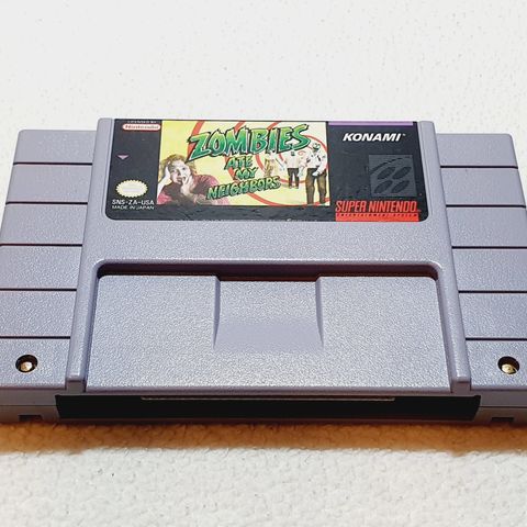 Zombies ate my Neighbors - Super Nintendo (SNES)