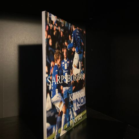 📚BORGE ANTIKVARIAT: «Sarpsborg 08 - Klubben i våre hjerter»