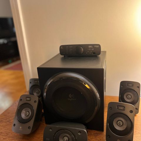 Logitech Z906 Surround