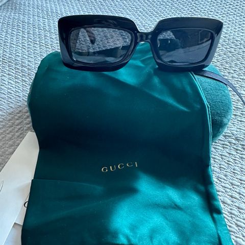 Som nye, Gucci solbrilker