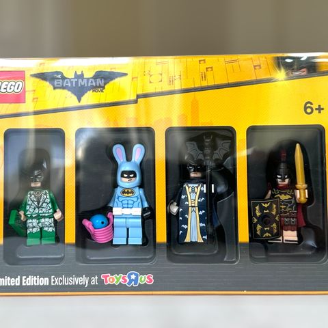 5004939: The LEGO Batman Movie Minifigure Collection (Toys R Us Exclusive, 2017)