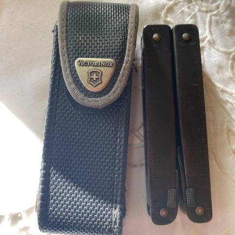 Victorinox leatherman