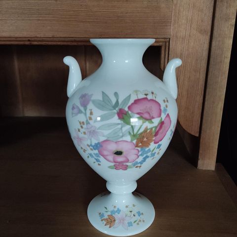 Meadow Sweet (Bone) Wedgwood vase