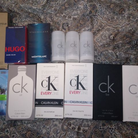 Det er 19 parfyme og 3 CK One Deodorant Til Sammen Prisen er 6000 KR