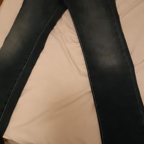 Levis dongribukse