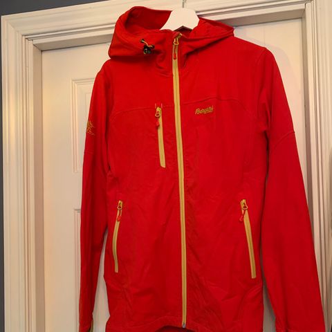 Bergans jakke 7020 Kjerag softshell