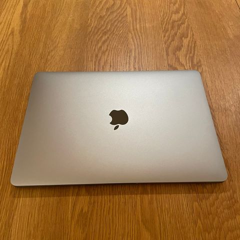 MacBook Pro 13’ M2 16gb RAM 256SSD 2022