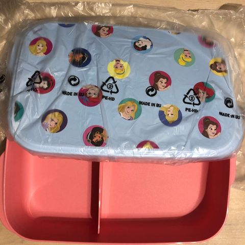 Tupperware Princess Slimline mat boks. Helt Ny. 3 igjen på lager. Sender gjerne.