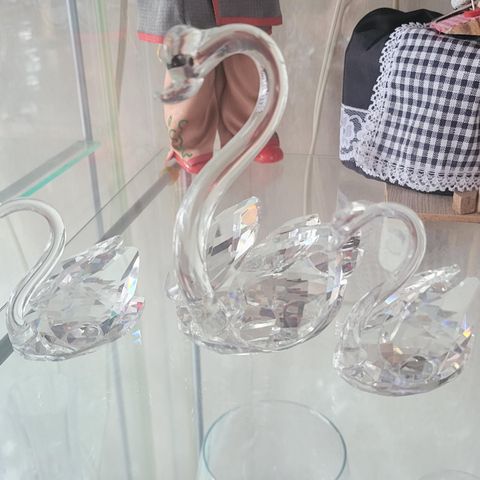 3 Nye, fine svaner laget av glass
