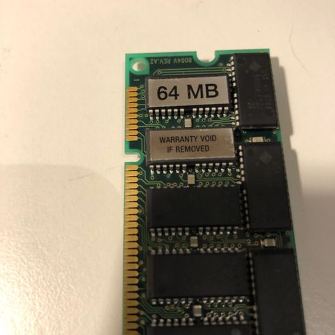 64 MB COMPUTER MEMORY MODULE 168 PIN. Fra en Apple Power Macintosh.