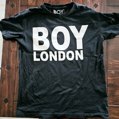 Boy London T-skjorte.