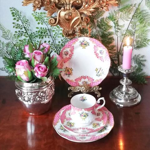 Romantiske engelske rosa kopper /koppesett fra Queen's, Rosina China, porselen