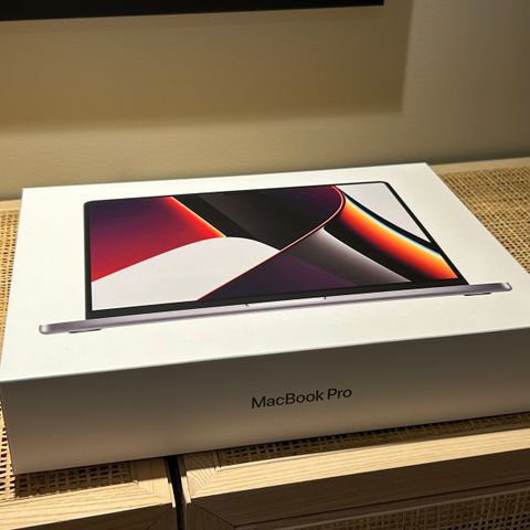 NY Apple MagSafe 3 92W lader i MacBooc Pro M1 eske selges