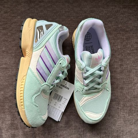 NYE Adidas sneakers 37 1/3