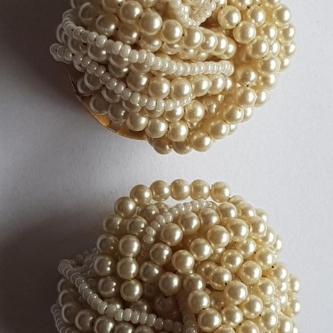 Utrolig fin  stor eldre  øreklipps med perler