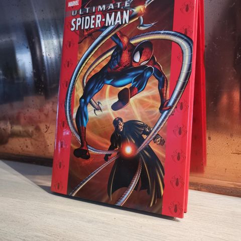 Deluxe Hardcover Ultimate Spiderman Vol. 5, 6, og 7