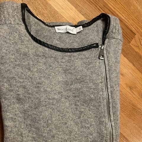 Nydelig grå genser/cardigan fra Woolland i 100% Cashmere