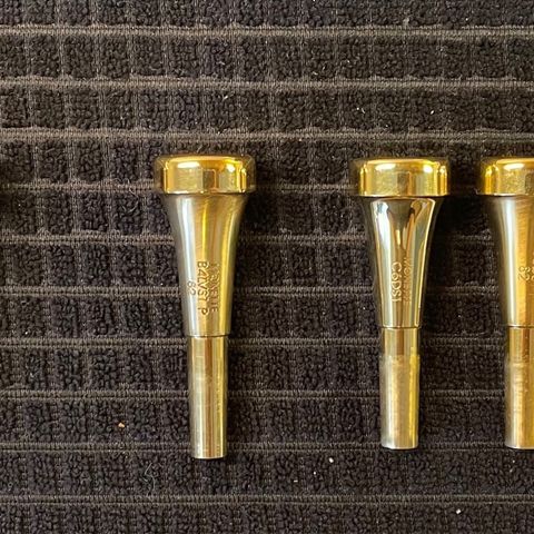 Diverse Monette trompet munnstykker selges.