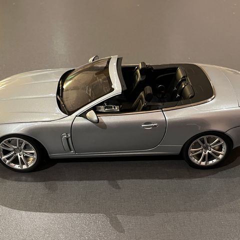 Minichamps 1:18 Jaguar XK Convertible 2006