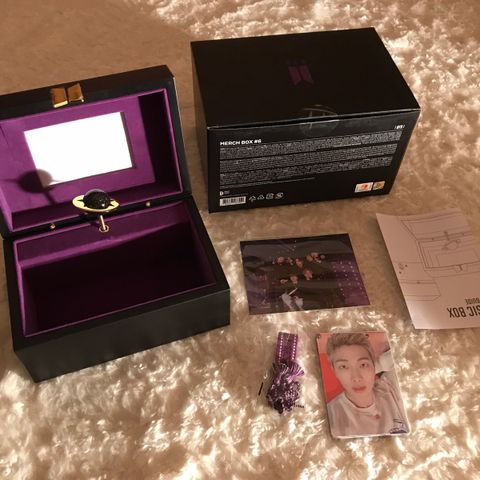 BTS merch box 6 (komplett)