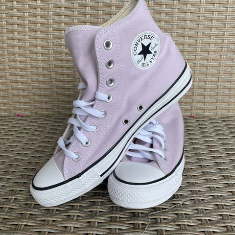 Converse lilla str 41 (UK 7.5)