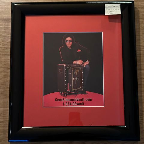 Gene Simmons (KISS) - The Vault promo bilde i ramme