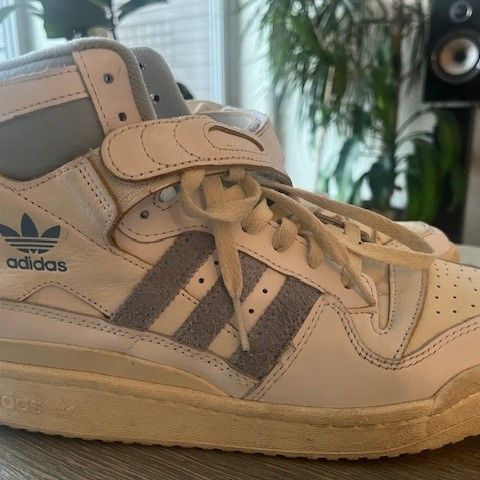 Ubrukte Adidas sko Forum high top Str. 42