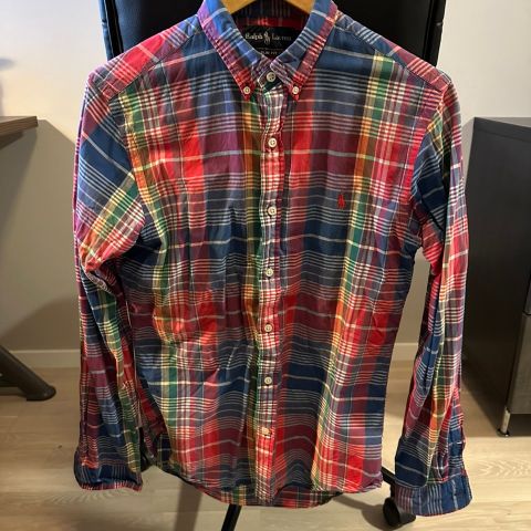 Fargerik Ralph Lauren skjorte i medium til salgs