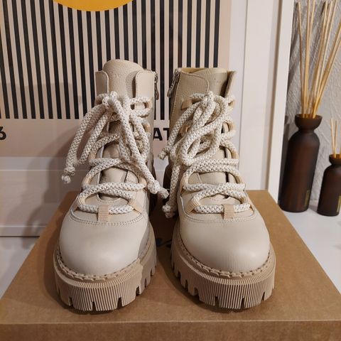 Snørestøvletter beige boots 39 som NY!