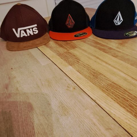 Volcom  Capser.